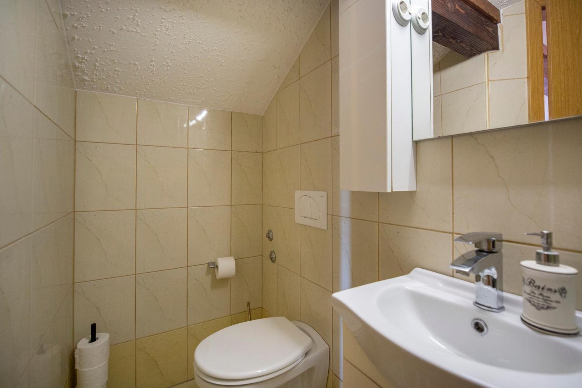Apartman Viki Stinjan พูลา ภายนอก รูปภาพ