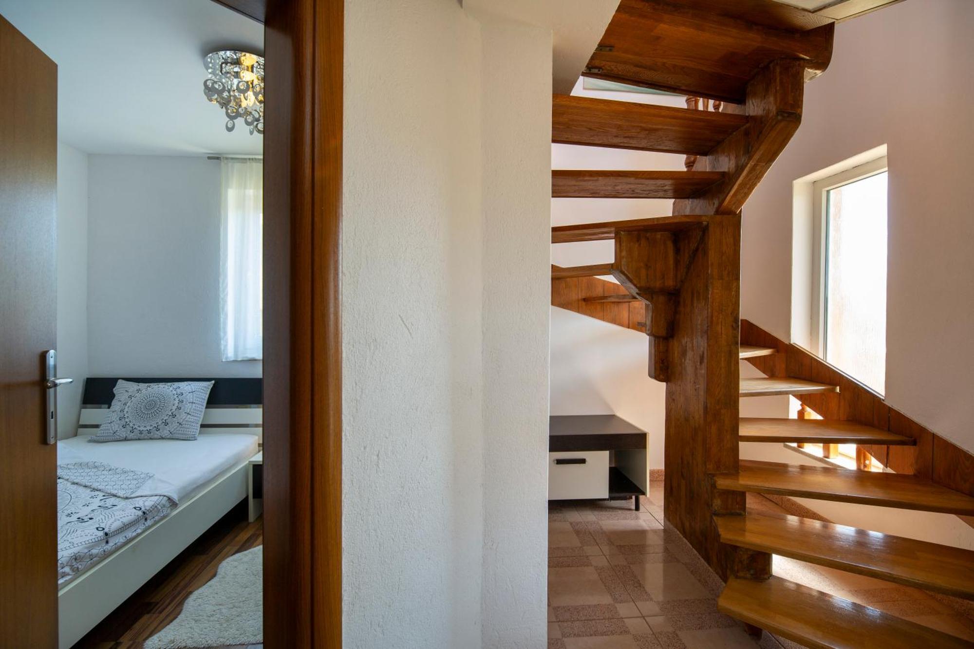 Apartman Viki Stinjan พูลา ภายนอก รูปภาพ