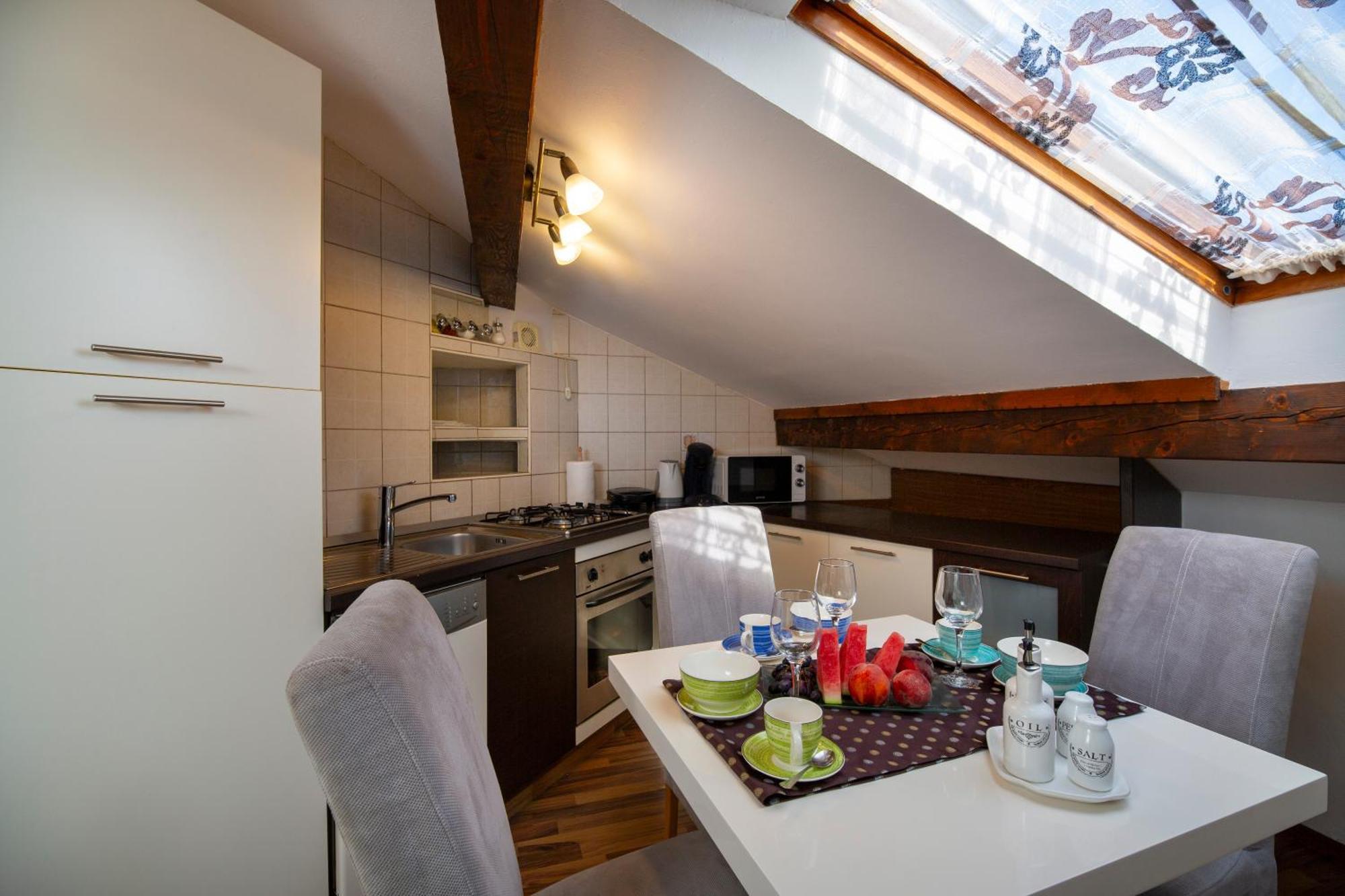 Apartman Viki Stinjan พูลา ภายนอก รูปภาพ