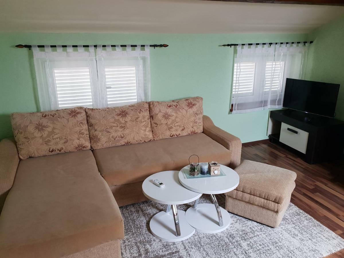 Apartman Viki Stinjan พูลา ภายนอก รูปภาพ